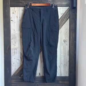 Athleta Trekkie Cargo Pant black size 10p